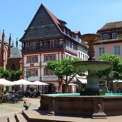 Der historische Marktplatz mit Blick von Neustadt an der Weinstraße