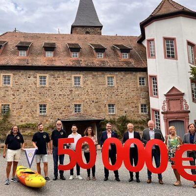 160 gemeinnützige Vereine und Institutionen hatten sich um eines von insge-samt 50 mit je 1.000 Euro dotierten Hilfspakete der Sparkasse Rhein-Haardt beworben. 